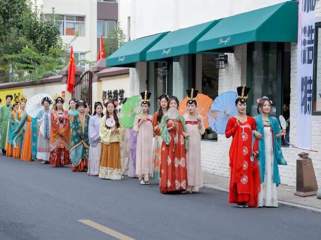 国庆首日直击：全城都是音乐节现场，这也太过瘾了！