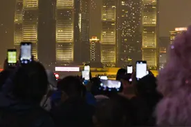 无人机表演点亮山城夜空图片