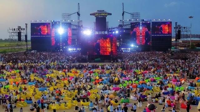 旧机场的青春叙事：流亭机场音乐节如何让文旅与消费共舞？