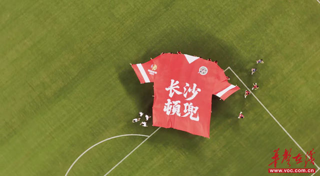 千年古镇变身“青春乐港”！这个国庆，音浪与足球激荡靖港水岸