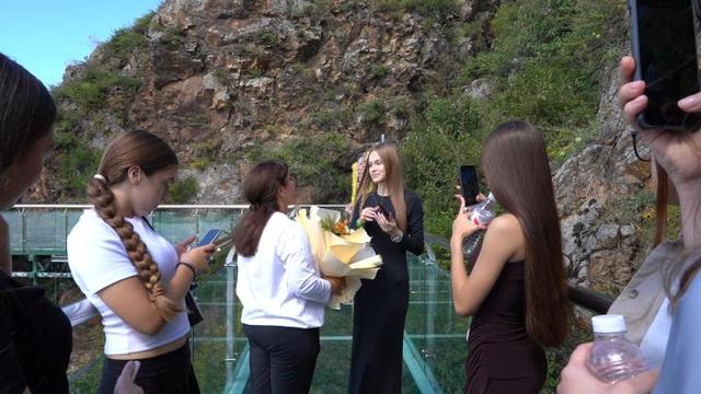 俄罗斯游客打卡同江，边境文旅再添彩