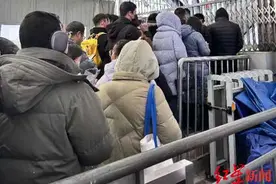 大雪后的北京地铁：昌平线降速，部分“打工人”迟到图片