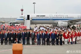 已经抵港，大合照来了！图片