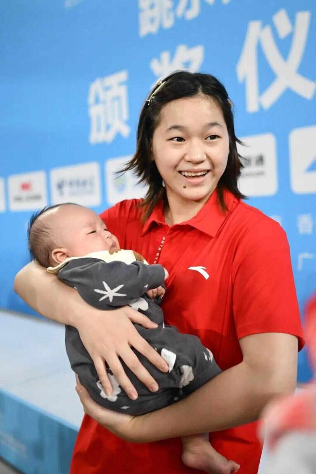 广东跳水续写 “八连冠”传奇！谢思埸	、陈艾森感恩队友一路相伴，全红婵化身摄影师为谢思埸和妻儿拍照