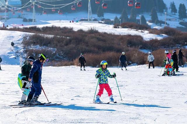 中国蓝观察丨多地官宣“雪假” 冰雪经济有多“热”？