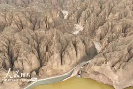 甘肃景泰：游览黄河石林图片