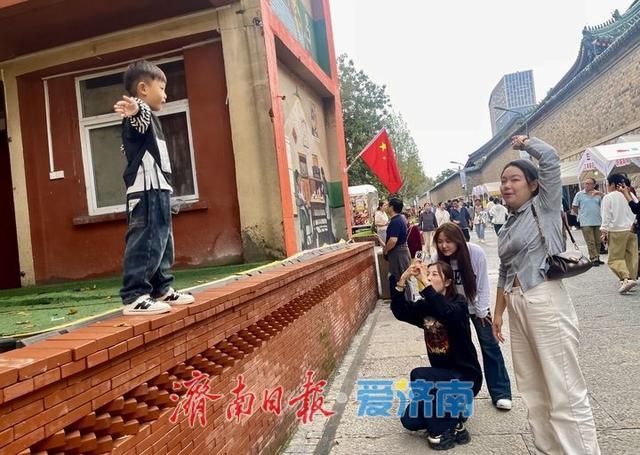 一年四季 泉在济南丨雨过天晴 济南上新街假期尾声引客来