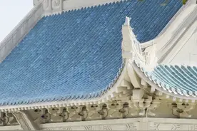 武汉大学樱顶琉璃瓦焕新回归，学生：视觉效果更好，与学校秋景撞了满怀图片