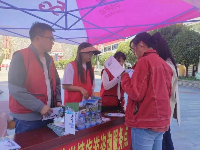您的诗与远方，他们都始终在场——致敬国庆里的阿坝守护色