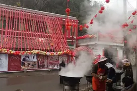 新春走基层丨小县城里的婚礼跟妆师：美妆见证幸福时刻图片