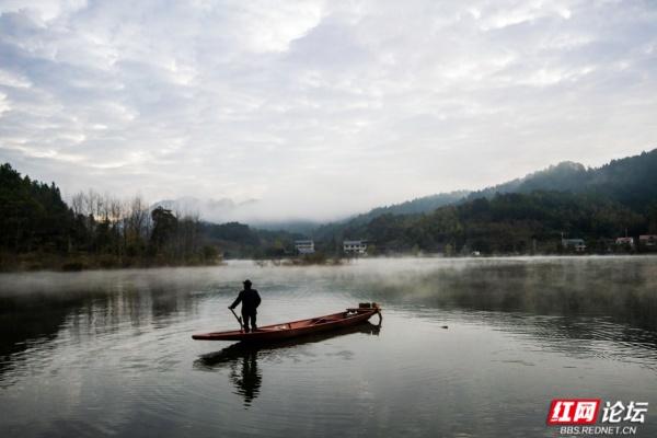 【每日一图@湖南】靖州五龙潭晨曲：雾起舟行，唤醒湘西南的生态秘境