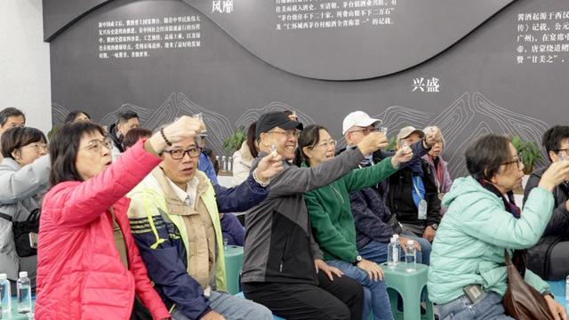 以酒为媒连黔港 匠心传韵话交融！贵州酱酒集团南明生产基地迎来香港高铁专列游客