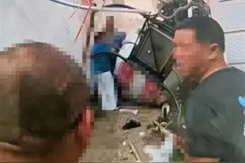 盐城一小型直升机坠落致1死1伤，目击者：坠落在一大型超市旁，所幸没砸到居民图片