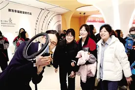 郑州：新业态女职工幸福体验馆里体验别样“三八节”图片