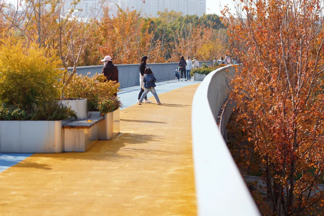 网红纷纷奔赴这！上海这座通往 “欧洲城堡” 的绝美旋梯火了！