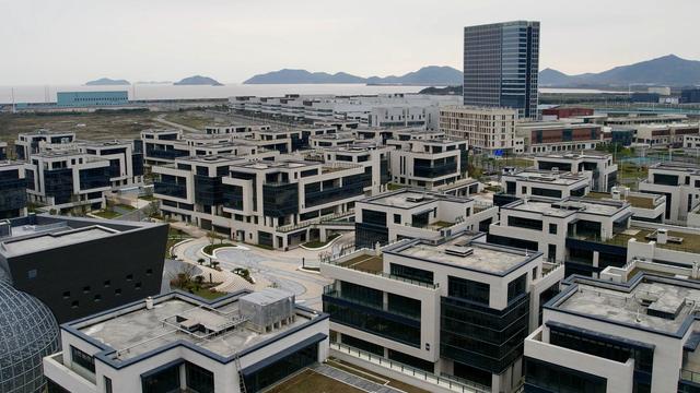 从县域经济“小个子”到万亿产业领跑者，“耳目”上的生意怎么做？