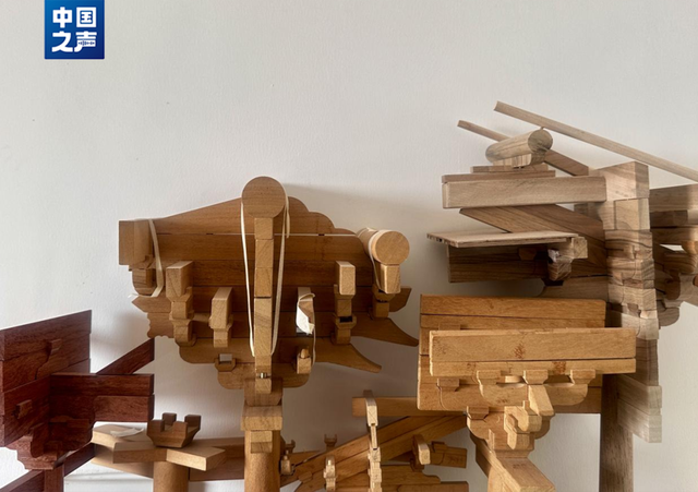 75岁“斗拱爷爷”，自驾6000多公里，就为了拍它们