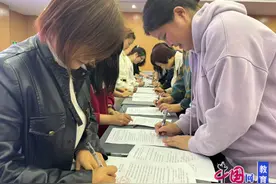 为每个孩子的和美人生奠基 乐山沙湾凤凰学校举行班主任结对签约仪式图片