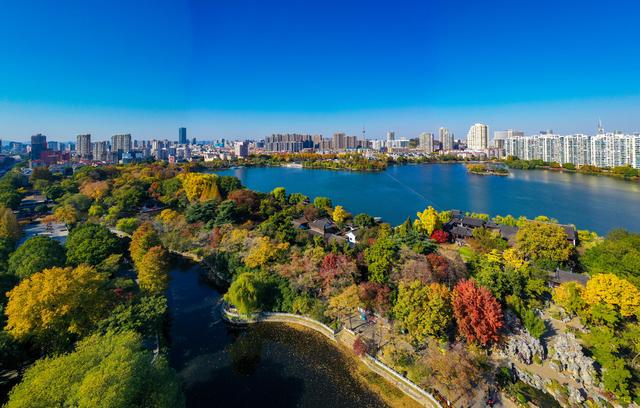 碧水蓝天，莫愁湖初冬好风光