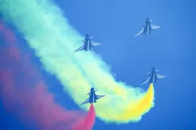 揭秘八一飞行表演新动作：换装歼-10C后主打“能战能演”图片