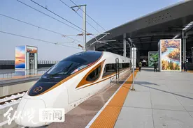 记者探访首发列车：津兴城际铁路开通运营图片