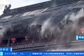 知名景点楼宇突发坍塌，去年刚花了近300万元维修，当地回应！央视曝光：坍塌部分系违规修建，是“假古董”图片