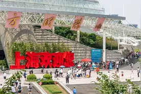 上海文旅消费持续走热，东方明珠、欢乐谷等景点刷新暑期客流新高图片