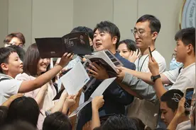 郎朗的一堂钢琴课图片