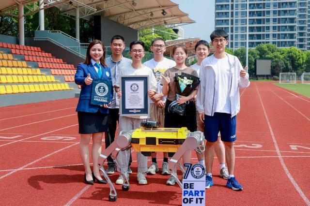 百米冲刺16.33秒！浙江大学四足机器人“白犀”破吉尼斯世界纪录