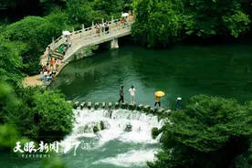 烟花秀点燃夏夜 天河潭景区暑期人气持续攀升图片