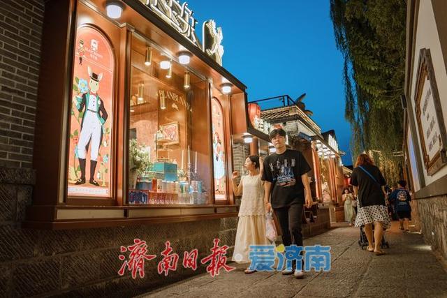 一年四季 泉在济南丨华灯初上夜未央 济南西更道街点亮老街新韵味