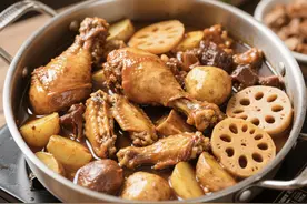 摆摊卖大锅卤菜，月入10万元？图片