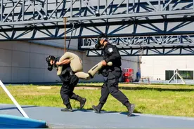 “训练多流汗，战时少流血” 长沙特巡警实战特训无惧烈日图片