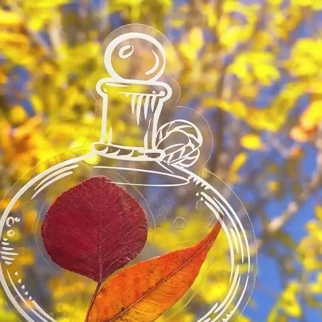 何处红叶醉人眼？何物最暖游子心？