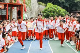 开学第一天，葛曼棋、林雨薇来了！图片
