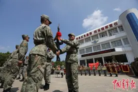 走进空军空降兵某部“模范空降兵连”图片