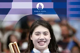 张雨霏夺得女子200米蝶泳铜牌图片