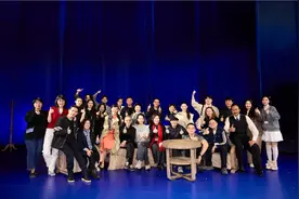 李六乙新解《雷雨》震撼香港观众，卢芳演繁漪把关锦鹏“看哭了”图片