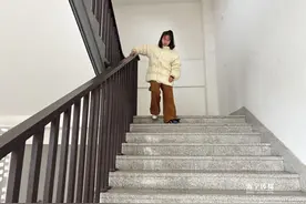 套着支架上课！海宁一班主任意外骨折，学生的举动很暖心……图片