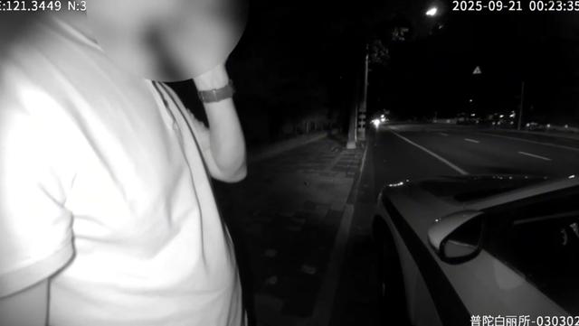 “手机接通了，他说不出话！”男子行为不对劲 突然手脚抽搐