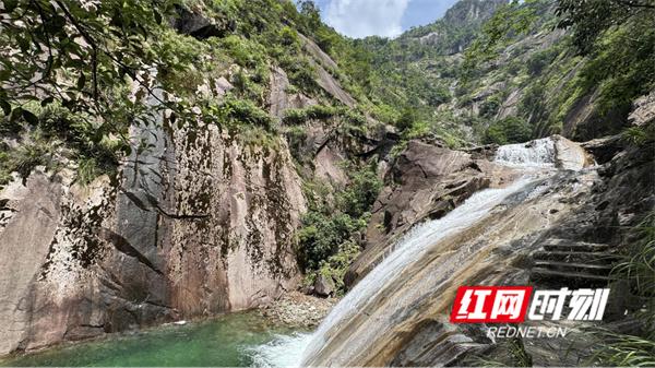 江永：绘就云海瀑布的梦幻奇景