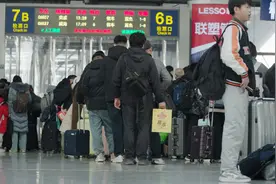 新年“购物车”装点啥？青啤原浆满载归乡情图片