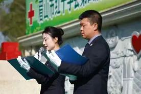 人生终点站的年轻“摆渡人”③｜“95后”公墓管理员：用细致的服务，温暖更多逝者亲属图片