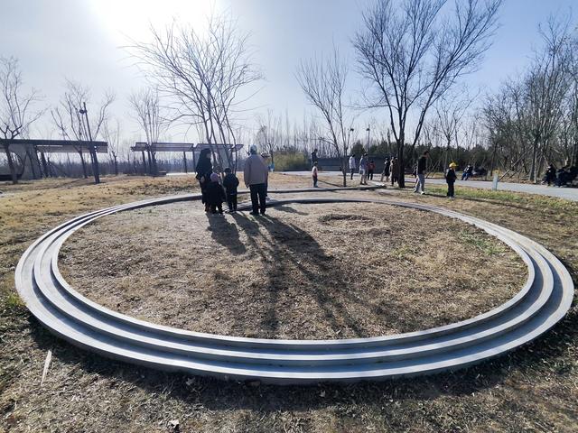 温榆河公园四驱车赛道火了！冬日打卡“童年回忆”