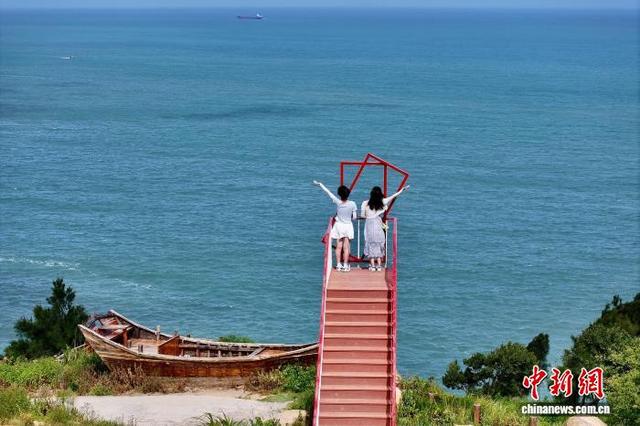 福建沿海渔村风光秀美引游人