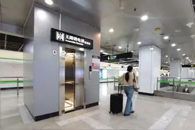 上海地铁2号线北新泾站的“加装电梯”正式投用图片