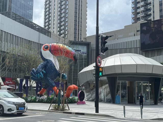 文旅新探丨在上海“元界”街区，推开跨次元的“传送门”