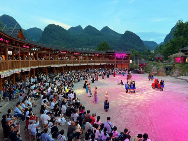 【石榴花开别样红⑧】荔波：旅游“架”起民族团结同心桥