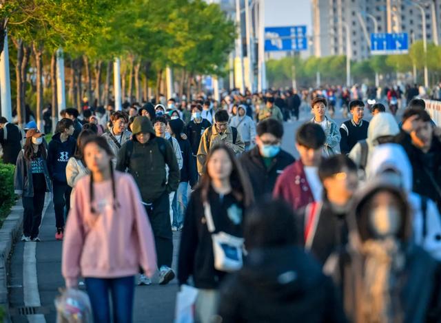 拒绝35岁中年人的青旅，00后也不住了