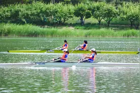 剑桥、清华、北大……全球30所高校激战郑州，龙子湖学生赛艇挑战赛收官图片